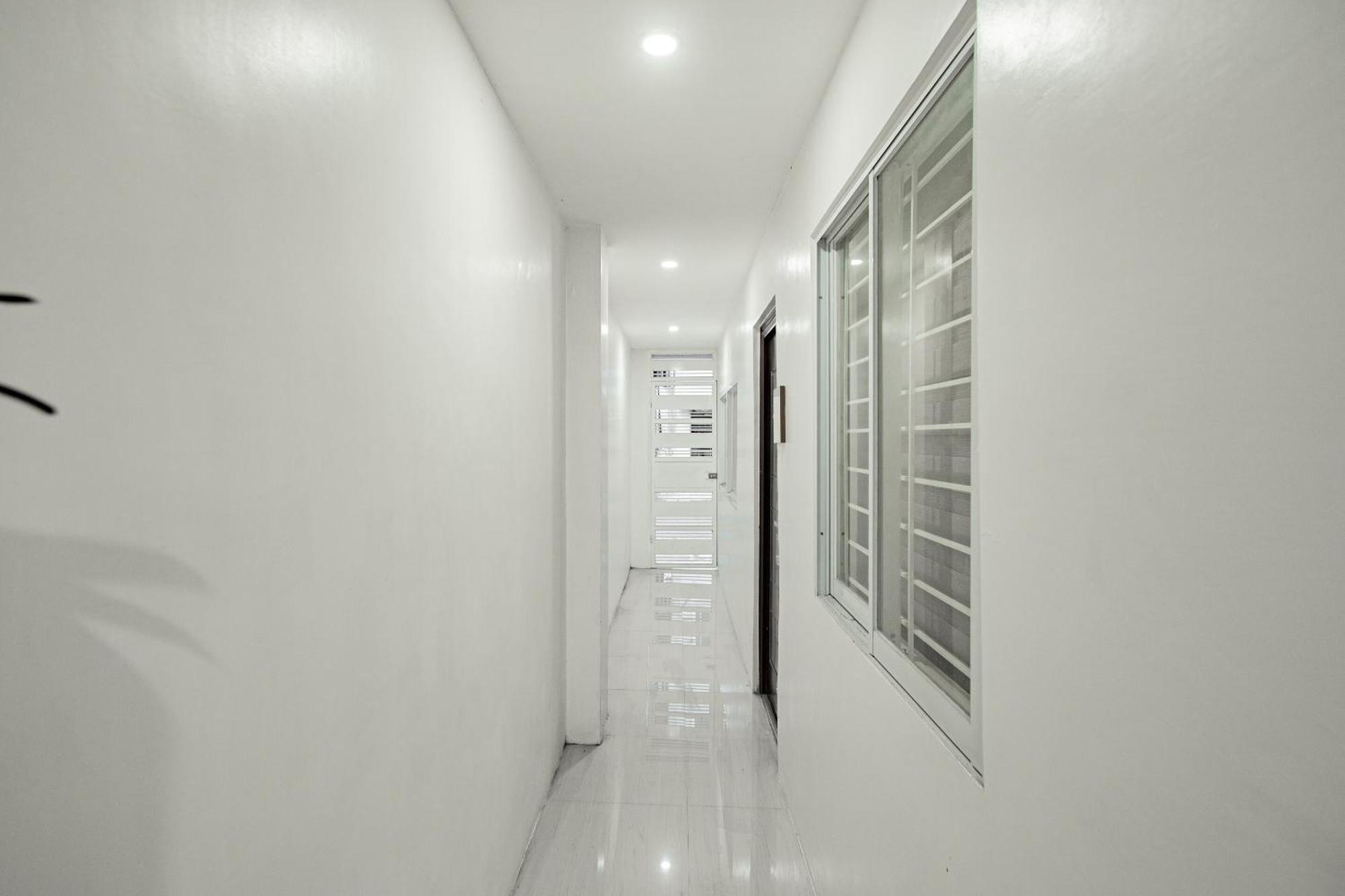 Hotel Oyo 605 The Quarters Manila Esterno foto