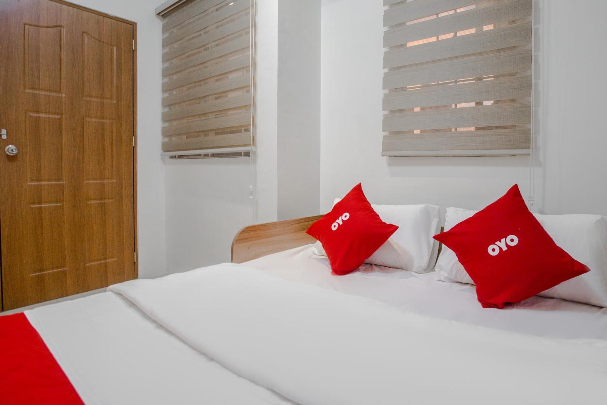 Hotel Oyo 605 The Quarters Manila Esterno foto